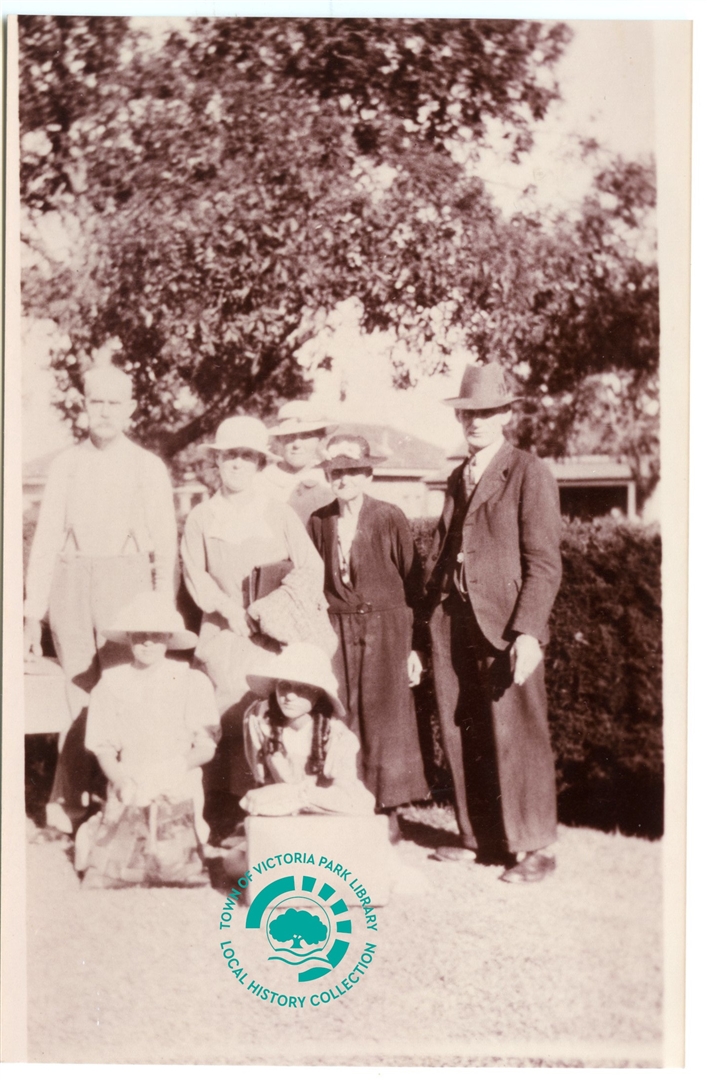 PH00050-15 The Healy Family ready for a family outing, in the front yard of 25 McMillan Street, Victoria Park, 1920s Image