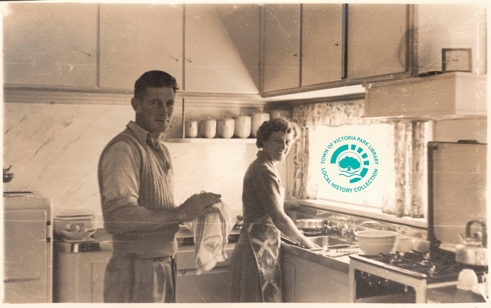 PH00043-10 Ken & Irene Stewart doing dishes, 107 Westminster St, May 1953 Image