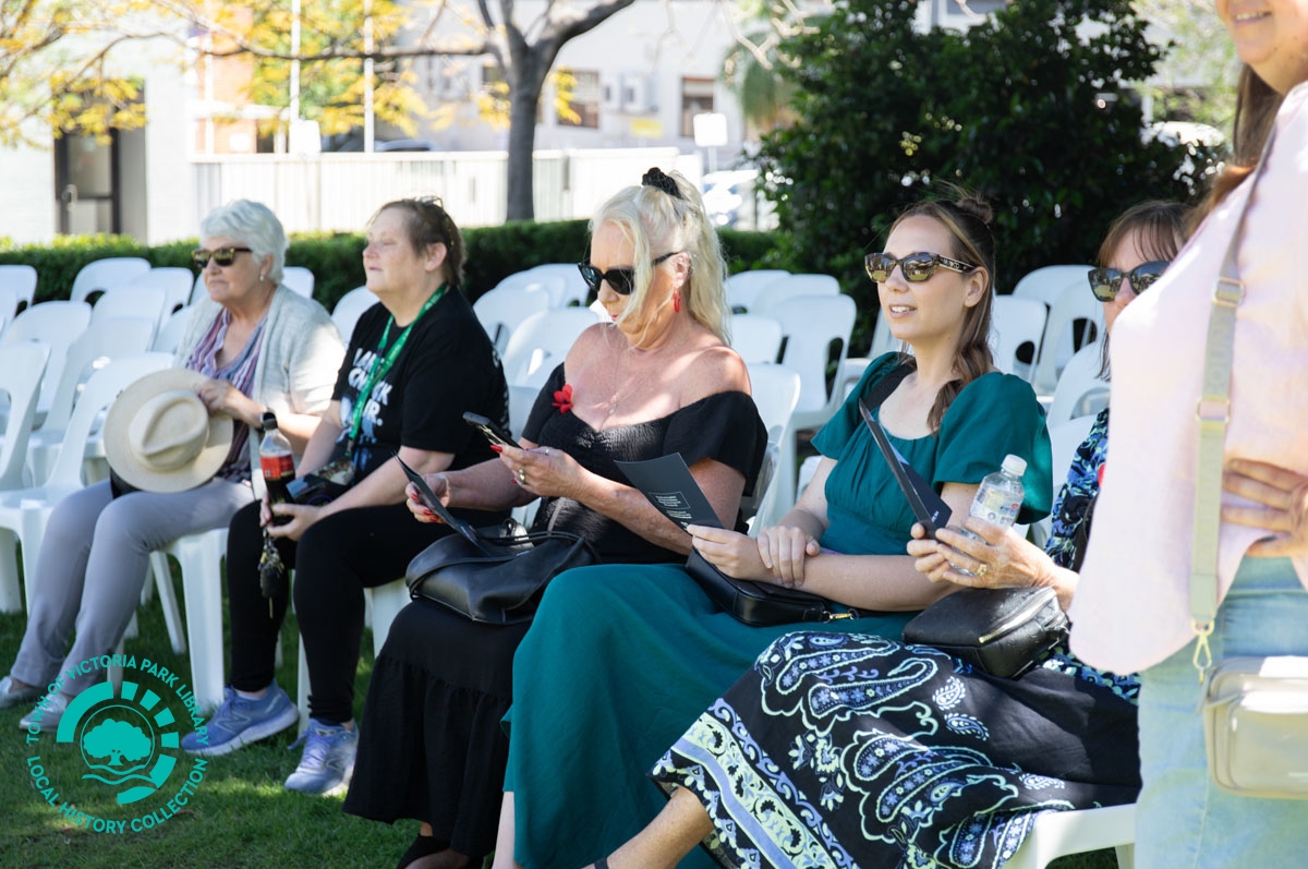 Image PH00483 15 Community members taking