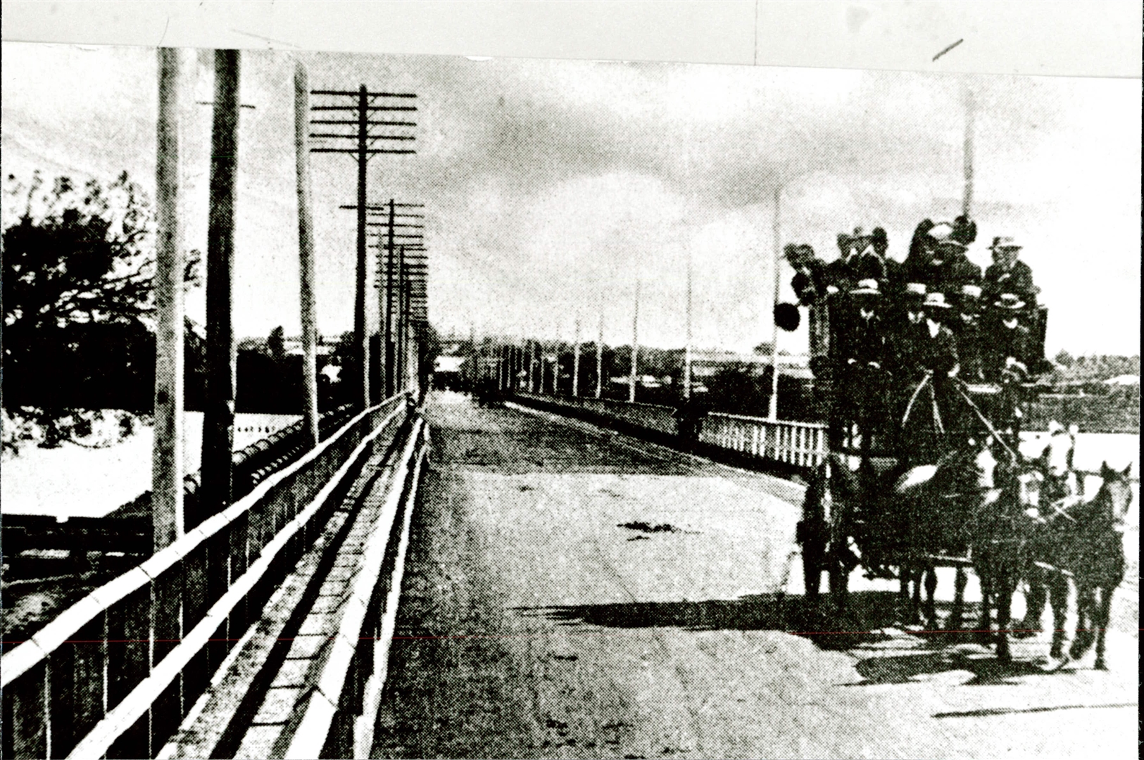 PH00007-01 (PH90002) The Causeway looking towards Perth, circa 1905 Image