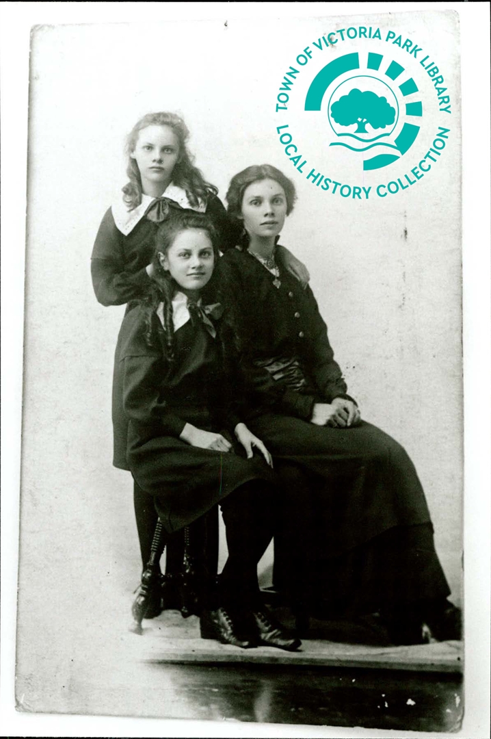 PH00022-01 (PH90016) [Three as yet unidentified ladies] Image