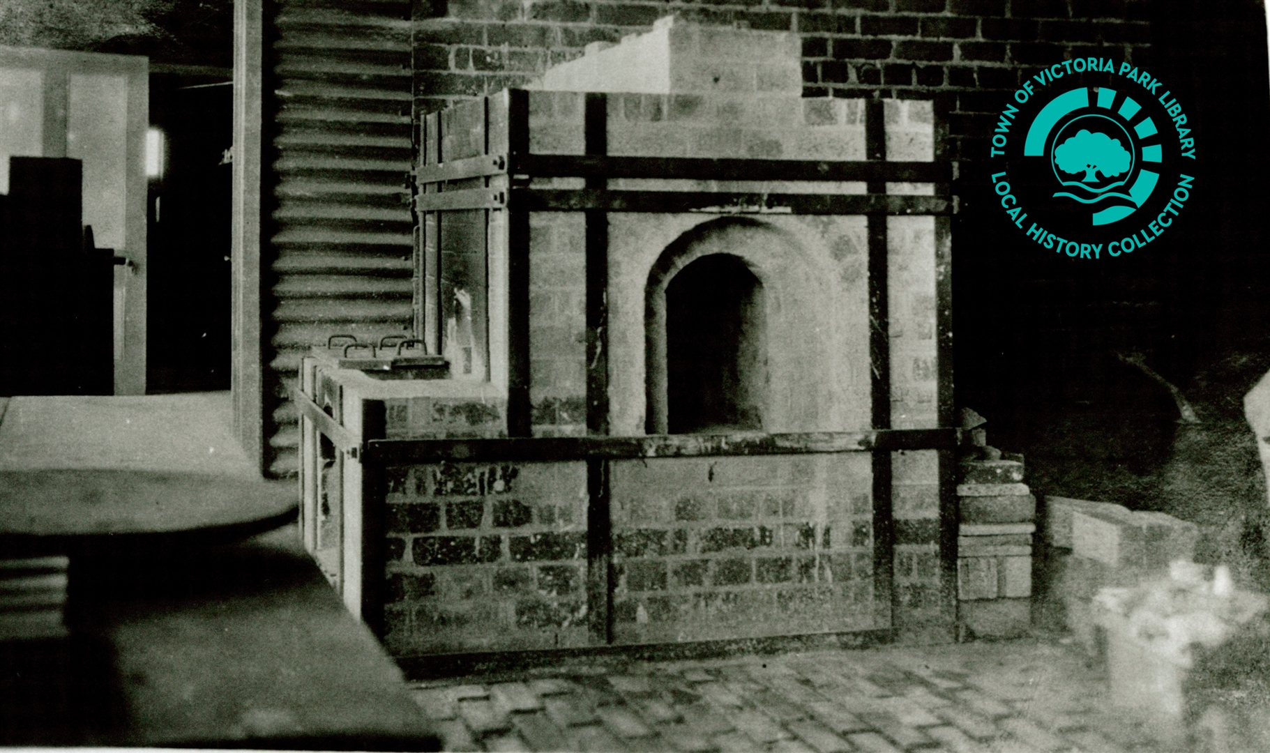 PH00024-02 (PH90018) Oven or kiln in unknown location and unknown date Image