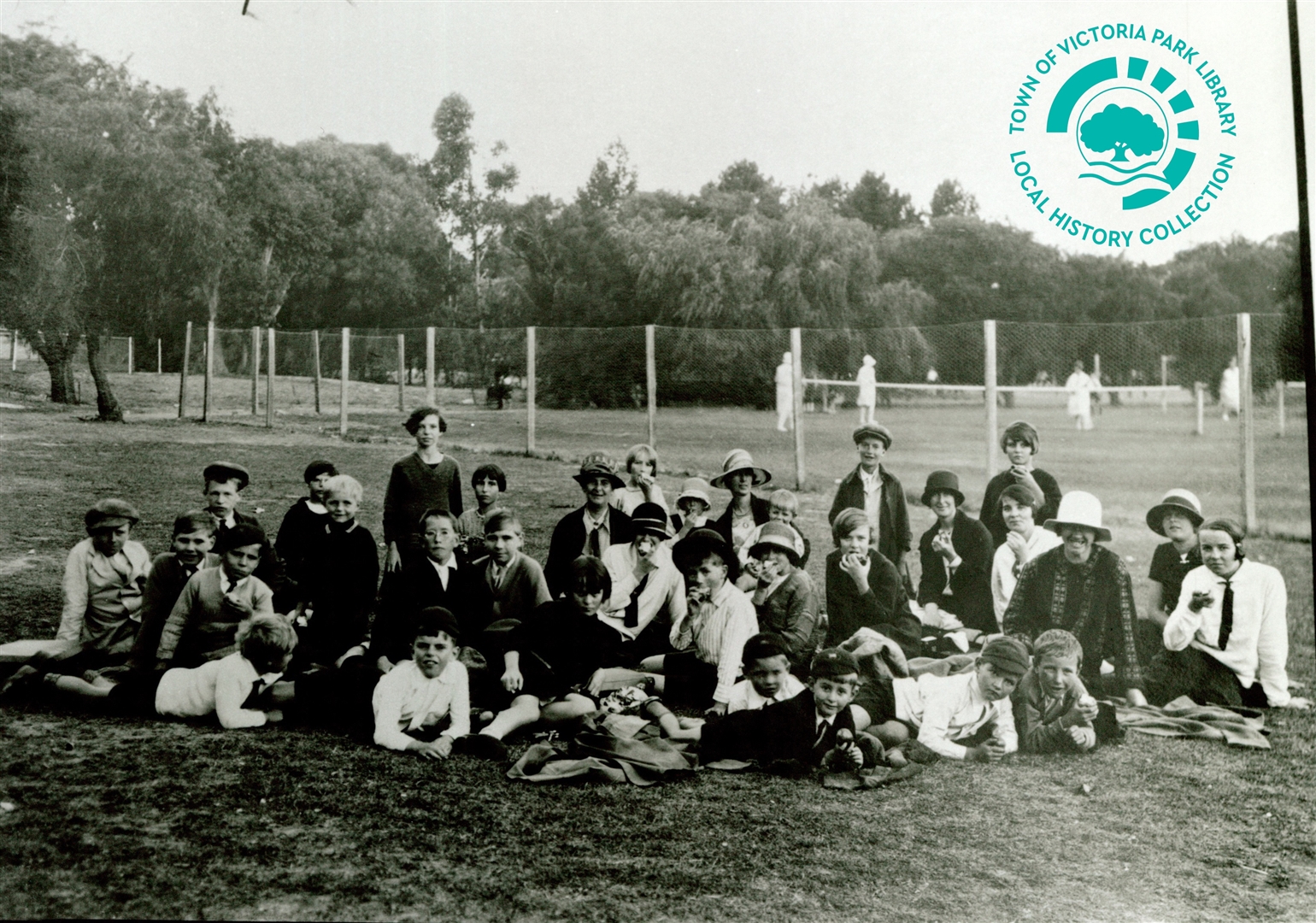PH00027-01 Children from the Methodist Home, Victoria Park picnicing whilst visiting the zoo in South Perth, Easter Monday 1928 (PH90021) Image